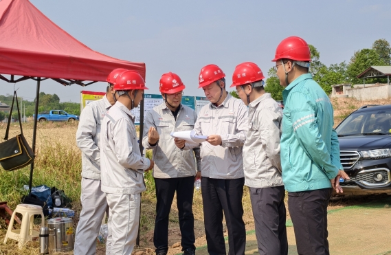 张恒董事长到阿坝-成都东1000kV特高压线路工程调研慰问